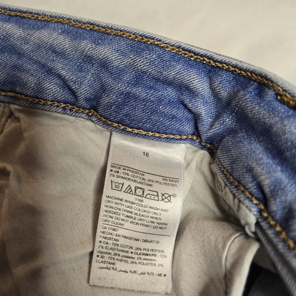 Old Navy Mid-Rise Rockstar Super-Skinny Jeans Size 16 – Curve-Hugging Fit! - Picture 3 of 6